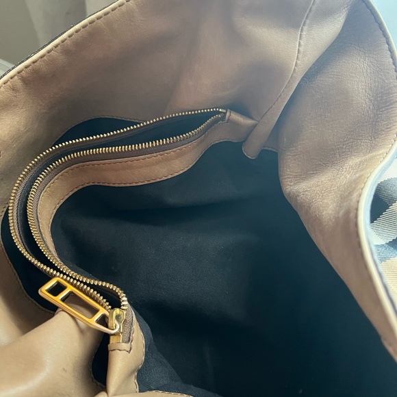 Burberry Bag - Picture 4 of 6